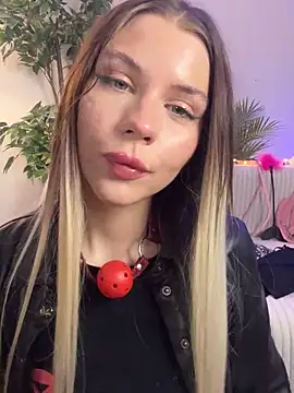 Snapshot of KittyKatyDream chatting on February 3, 7:31 pm KittyKatyDream online show from February 3, 7:31 pm