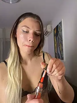 Snapshot of KittyKatyDream chatting on March 19, 7:06 pm KittyKatyDream online show from March 19, 7:06 pm