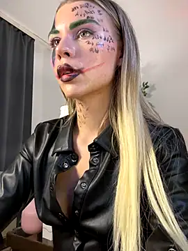 Snapshot of KittyKatyDream chatting on November 1, 4:20 pm KittyKatyDream online show from November 1, 4:20 pm