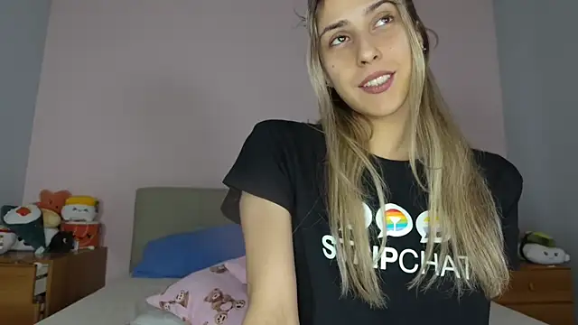 Snapshot of Chiara_2002 chatting on June 7, 10:02 pm Chiara 2002 online show from June 7, 10:02 pm