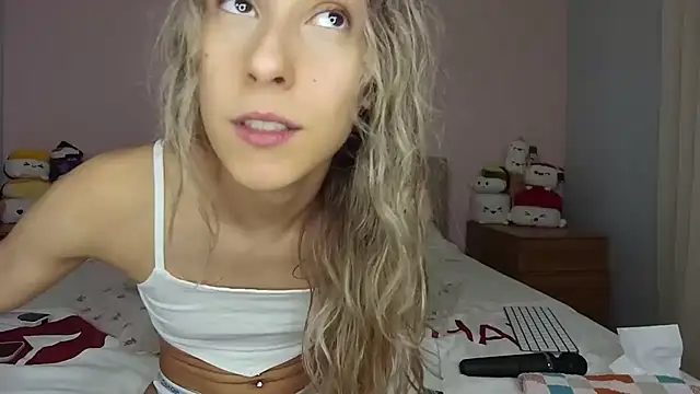 Snapshot of Chiara_2002 chatting on July 22, 8:11 pm Chiara 2002 online show from July 22, 8:11 pm