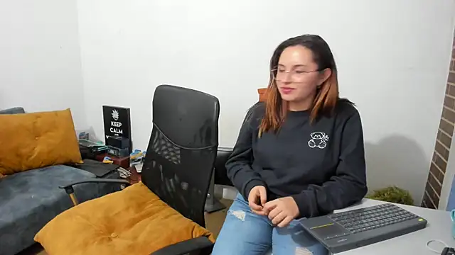  girls on fire  online show from March 1, 2:26 am