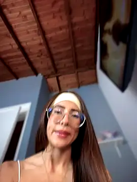 lauravasquez online show from October 16, 3:02 pm