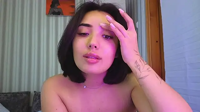 Snapshot of lily__foster chatting on October 18, 7:09 am lily foster online show from October 18, 7:09 am