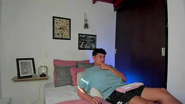 charlottte queen online show from October 28, 8:33 pm