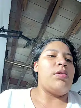 moncerrat luna online show from April 2, 7:55 pm