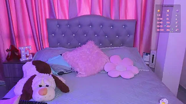 Snapshot of Emiily_Scott1 chatting on October 7, 8:06 pm Emiily Scott1 online show from October 7, 8:06 pm