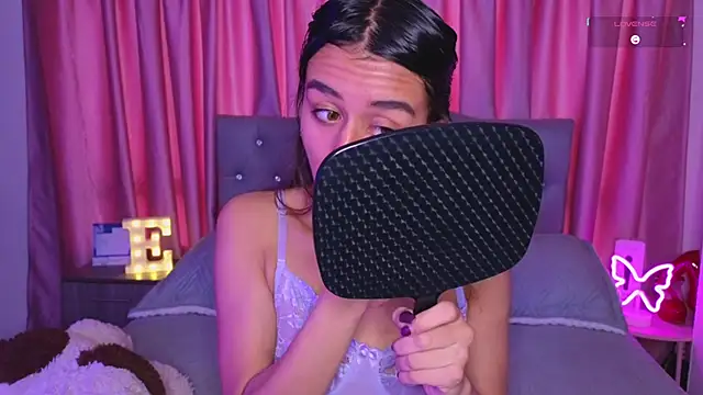 Snapshot of Emiily_Scott1 chatting on October 30, 4:41 pm Emiily Scott1 online show from October 30, 4:41 pm