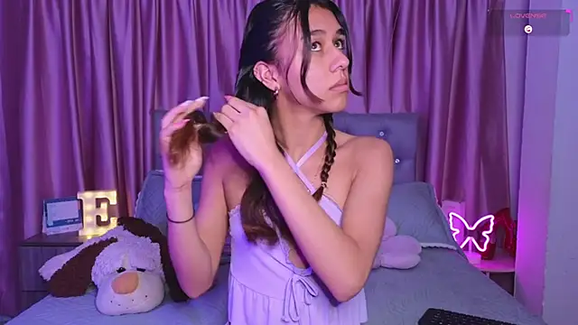 Snapshot of Emiily_Scott1 chatting on November 5, 10:32 pm Emiily Scott1 online show from November 5, 10:32 pm