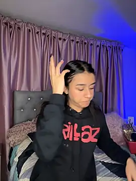 Emiily Scott1 online show from April 15, 11:05 pm