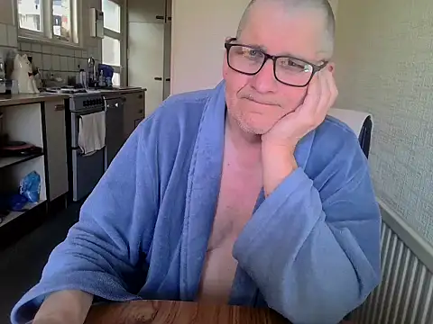 daddyflash online show from April 8, 9:20 am