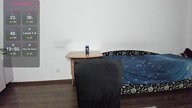 Snapshot of KitsuneRem chatting on February 22, 1:40 am KitsuneRem online show from February 22, 1:40 am