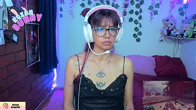 Roxanbunny1 online show from May 25, 6:08 am