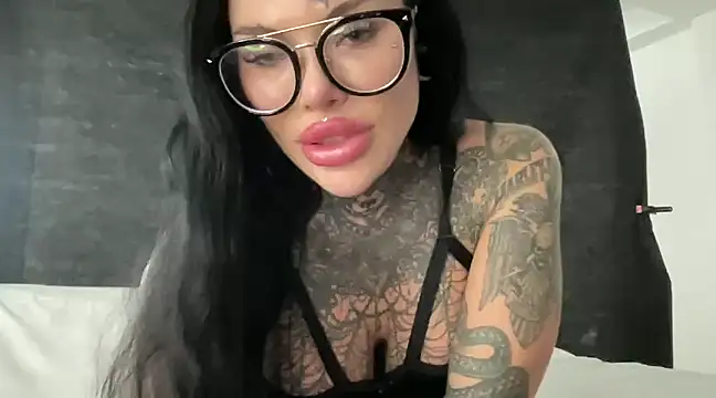 claudiacvc95 online show from March 3, 8:16 am