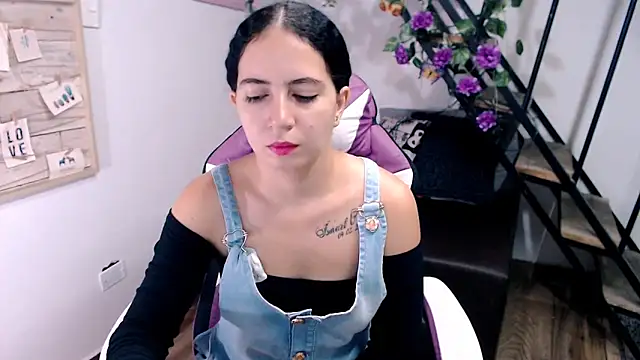 samantha baby  online show from March 26, 4:23 pm