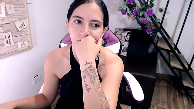 samantha baby  online show from March 31, 4:29 pm