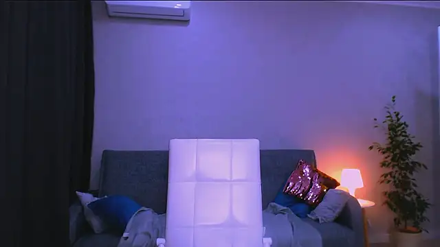 Snapshot of LesleySweet chatting on February 5, 2:43 pm LesleySweet online show from February 5, 2:43 pm