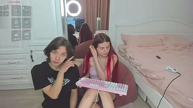 Snapshot of lil_cassie chatting on June 18, 9:25 am lil cassie online show from June 18, 9:25 am