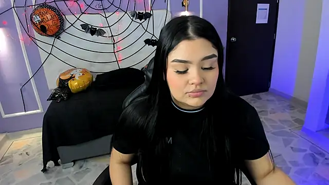 martinasaez online show from October 25, 8:36 pm