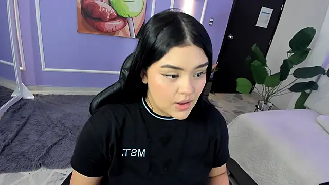 martinasaez online show from November 17, 6:24 pm