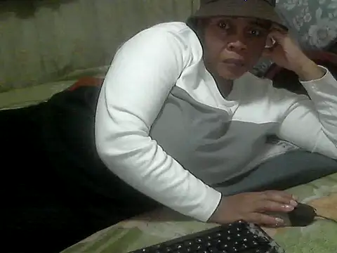 Snapshot of BLACKMILF4U chatting on June 9, 4:51 pm BLACKMILF4U online show from June 9, 4:51 pm