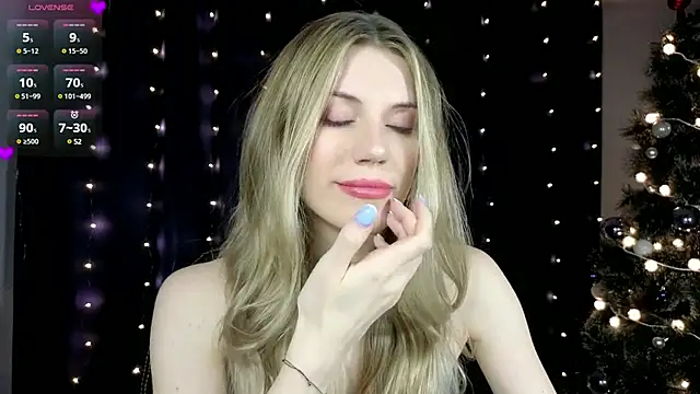 Snapshot of Lilianna_Just chatting on December 6, 5:33 pm Lilianna Just online show from December 6, 5:33 pm