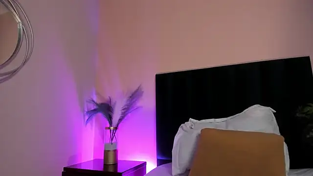 NoraDasilva online show from December 20, 12:40 am