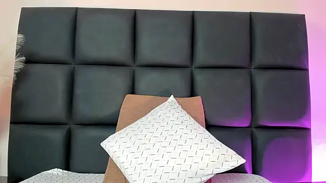 NoraDasilva online show from January 8, 11:29 pm