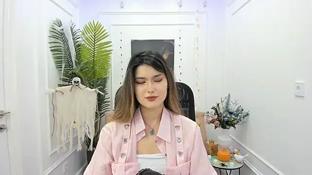 AnneTLi online show from October 16, 3:18 am