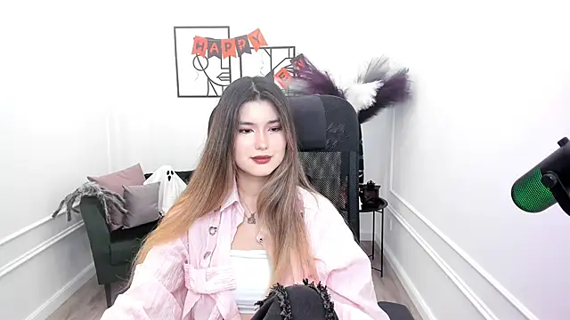 AnneTLi online show from October 22, 3:40 am