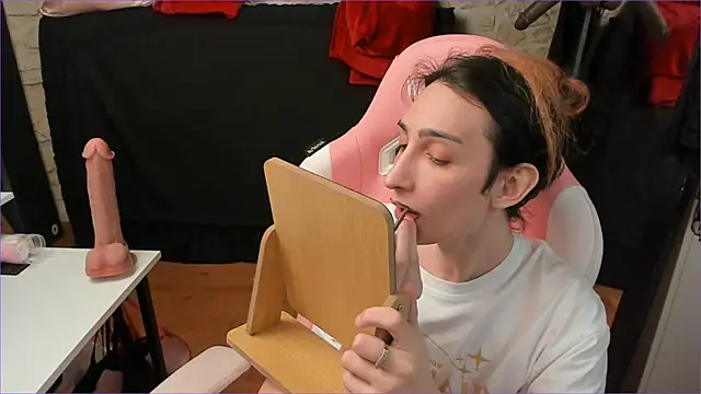 Snapshot of Mayala__ chatting on April 3, 8:07 pm Mayala online show from April 3, 8:07 pm