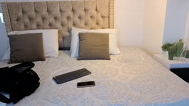 Snapshot of KeryHillson chatting on January 17, 1:16 pm KeryHillson online show from January 17, 1:16 pm