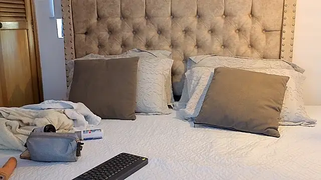 Snapshot of KeryHillson chatting on January 18, 1:59 pm KeryHillson online show from January 18, 1:59 pm