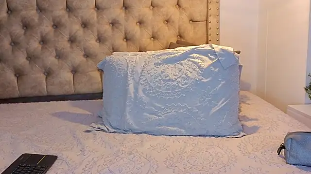 Snapshot of KeryHillson chatting on February 11, 12:32 pm KeryHillson online show from February 11, 12:32 pm