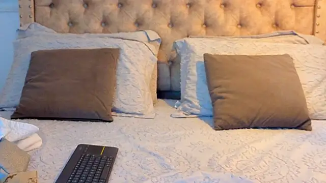 Snapshot of KeryHillson chatting on February 18, 1:29 pm KeryHillson online show from February 18, 1:29 pm