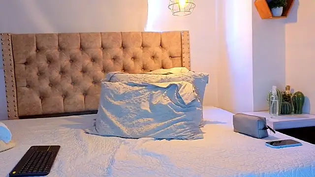 Snapshot of KeryHillson chatting on March 1, 3:47 pm KeryHillson online show from March 1, 3:47 pm