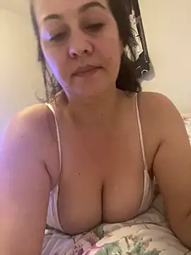 Snapshot of newgirl19 chatting on February 27, 3:04 am newgirl19 online show from February 27, 3:04 am