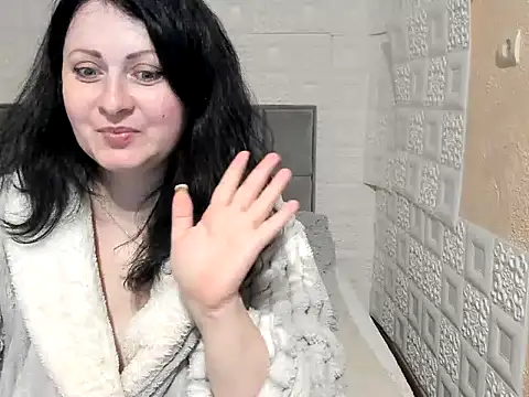 Lillian2 online show from March 1, 9:15 pm