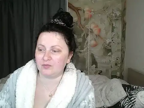 Lillian2 online show from June 9, 9:15 pm