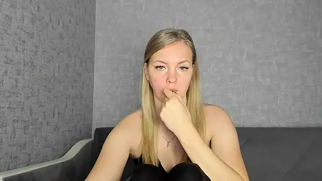 iam Venus online show from January 11, 9:47 am