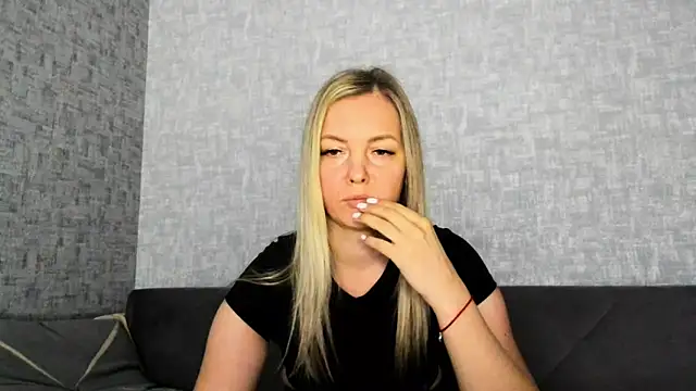 iam Venus online show from April 7, 9:43 am