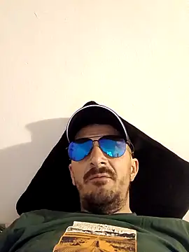 Adriandan1982 online show from April 15, 6:15 pm