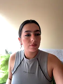 Nicollemays online show from November 4, 4:06 pm