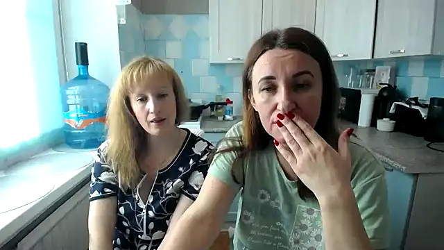 DonnaMagdalena online show from September 30, 7:13 am