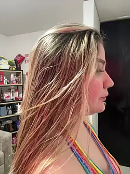 Snapshot of Celestedubois chatting on March 12, 8:20 pm Celestedubois online show from March 12, 8:20 pm