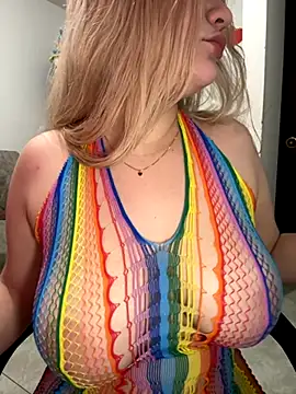 Snapshot of Celestedubois chatting on December 4, 7:11 pm Celestedubois online show from December 4, 7:11 pm