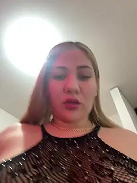 Snapshot of Celestedubois chatting on February 5, 7:07 pm Celestedubois online show from February 5, 7:07 pm