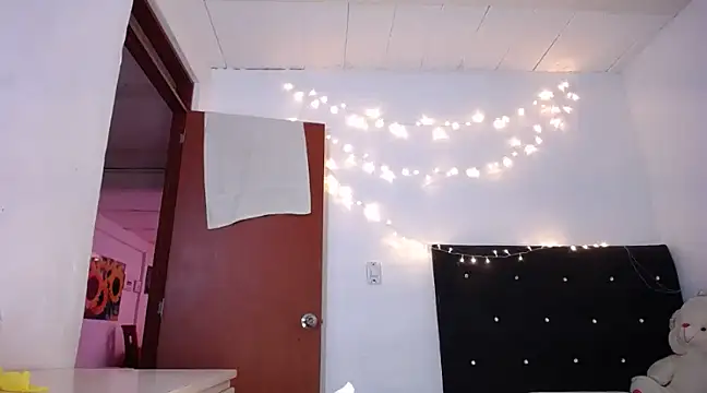 yselahot online show from December 11, 3:47 pm