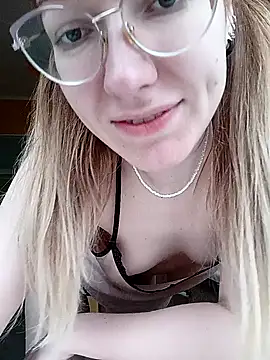Snapshot of _Sweet_Love_ chatting on February 10, 1:44 pm Sweet Love online show from February 10, 1:44 pm