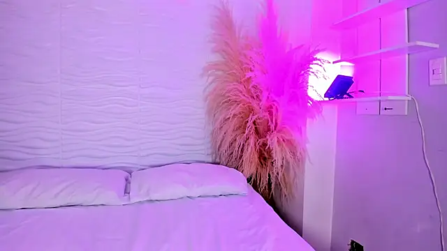 CamileHolmes online show from January 13, 5:24 am